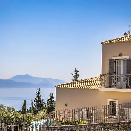 וילה Helios Evretí